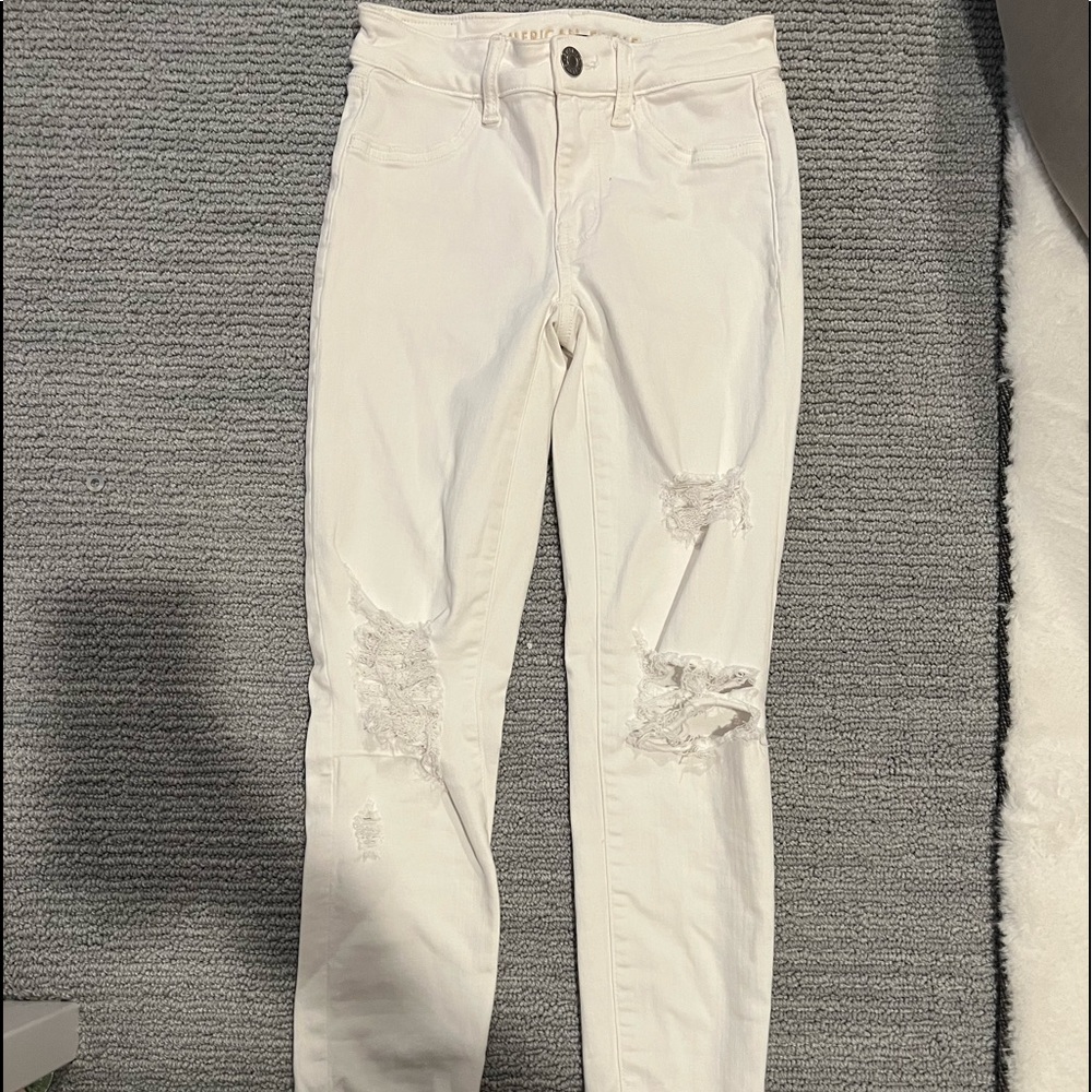 American eagle white ripped low wasted jeans worn maybe 2 times. US 0 regular